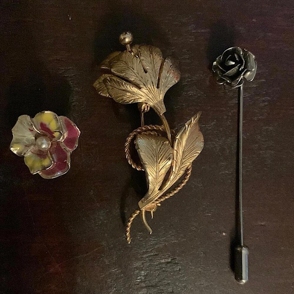 Set of 2 flower pins and 1 flower hat pin